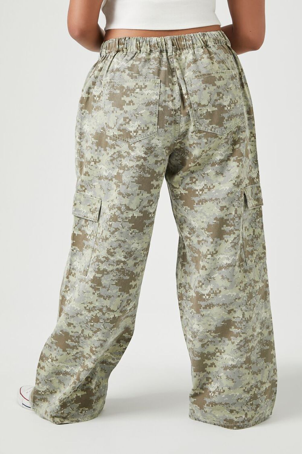 LIMITED COLLECTION Plus Size Green Smudged Camo Print Cargo