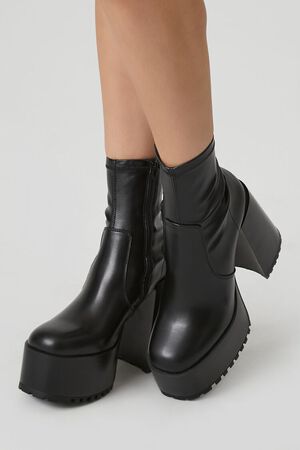 black-heeled-boots